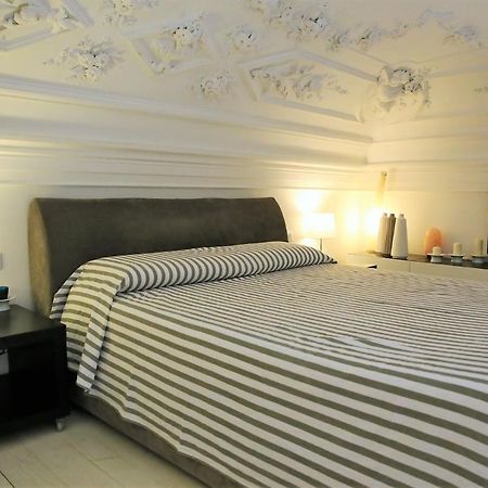 Suite Il Letto Sotto Il Tetto Catânia Exterior foto