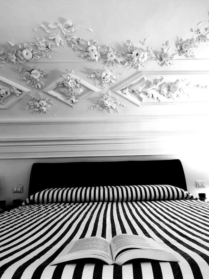 Suite Il Letto Sotto Il Tetto Catânia Exterior foto