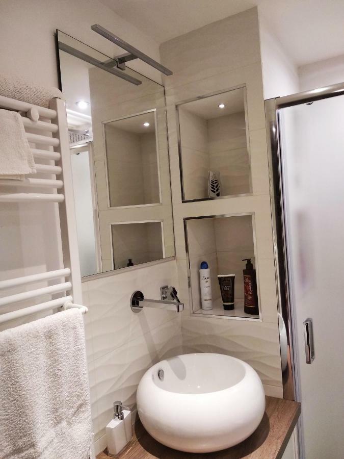 Suite Il Letto Sotto Il Tetto Catânia Exterior foto