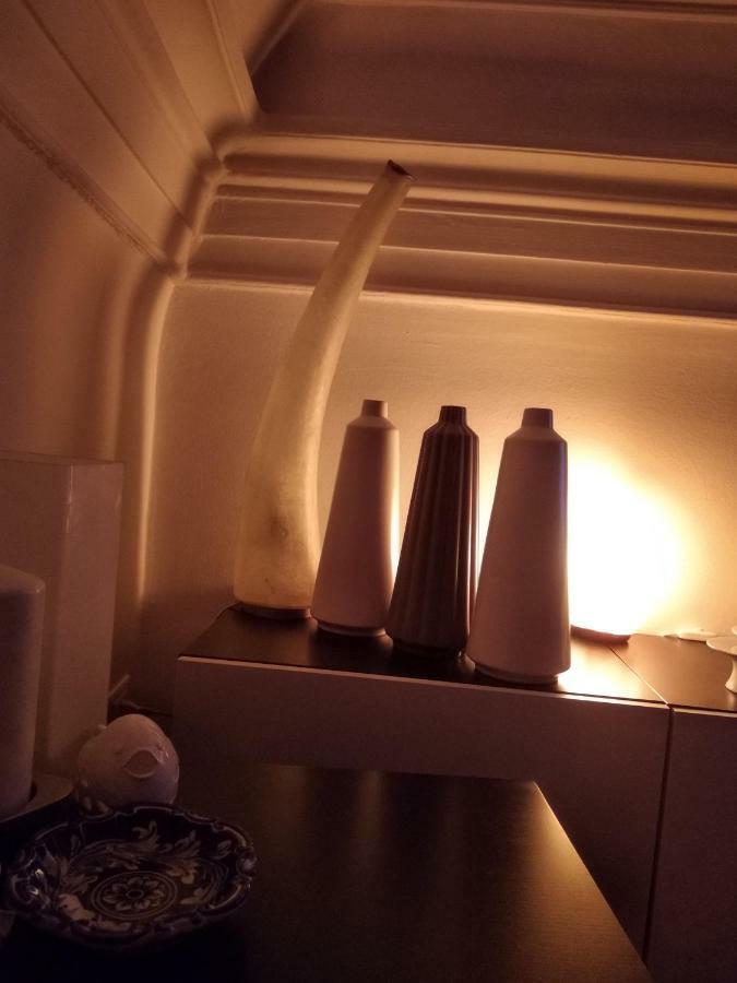 Suite Il Letto Sotto Il Tetto Catânia Exterior foto