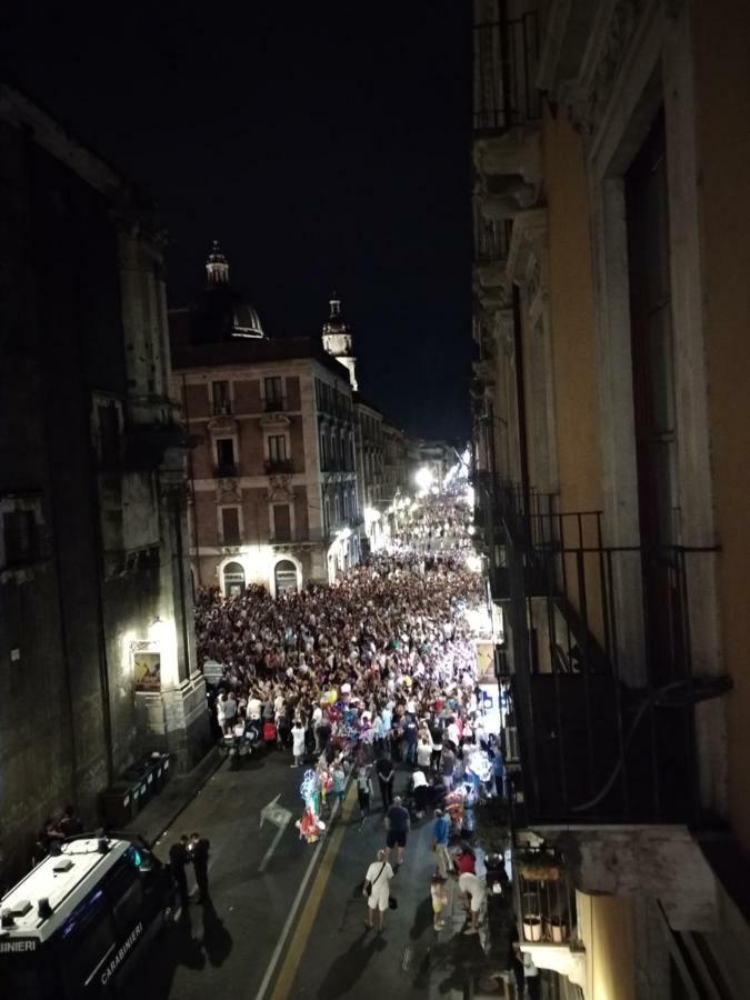 Suite Il Letto Sotto Il Tetto Catânia Exterior foto
