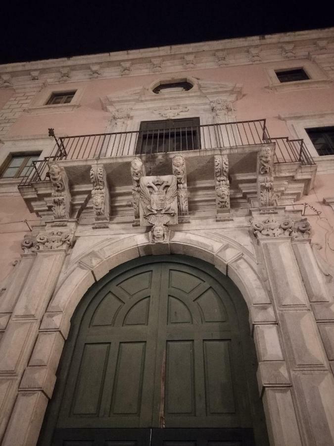 Suite Il Letto Sotto Il Tetto Catânia Exterior foto