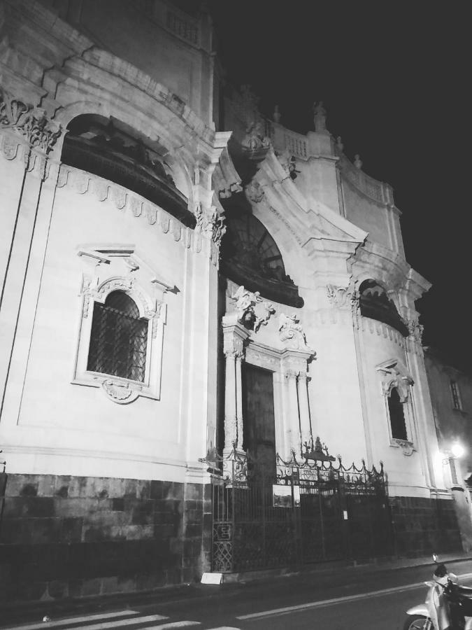 Suite Il Letto Sotto Il Tetto Catânia Exterior foto